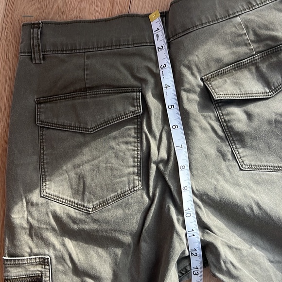 Athleta Summit Cargo Pant 4Tall *Flaw - Picture 11 of 12